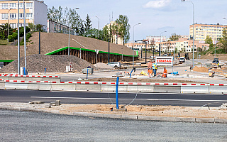 Drogowcy oddali do użytku jedną jezdnię ulicy Obiegowej w Olsztynie